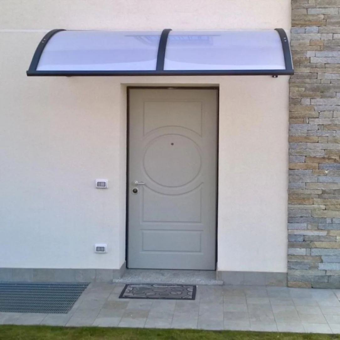 pensilina-su-porta-ingresso