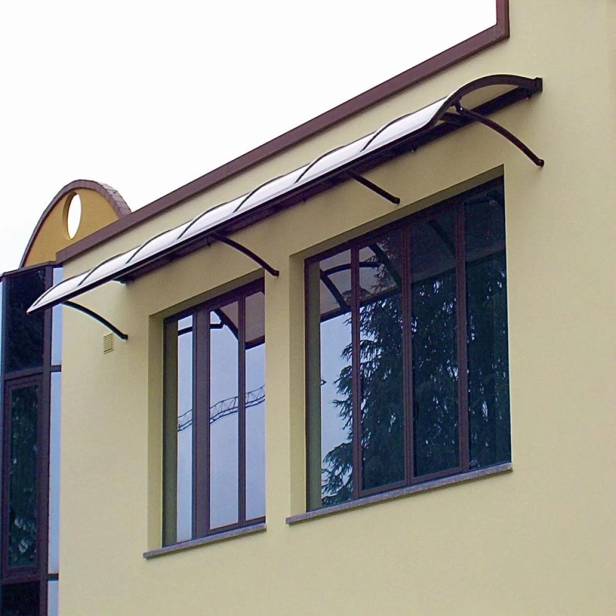 pensiline-per-porte-e-ingressi-4