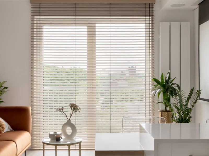 AdobeStock_1013986892 tende-veneziane-da-interno-a-como-e-milano