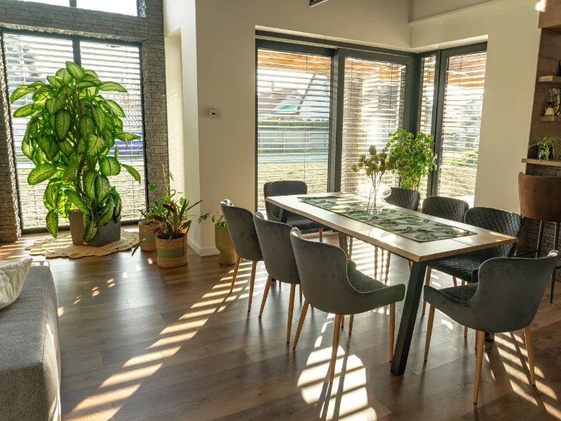 veneziane-con-lamelle-orientabili-in-legno-e-alluminio
