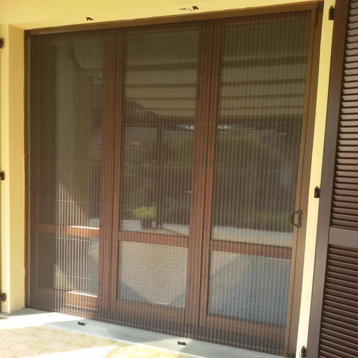 zanzariere-per-porte-e-finestre-1